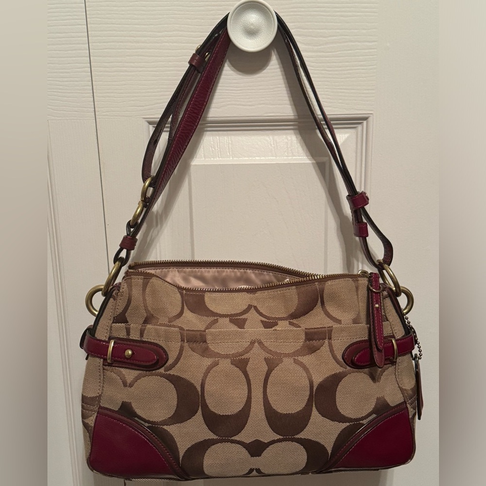 COACH COLETTE EAST/WEST SHOULDER BAG IN SIGNATURE FABRIC F23072